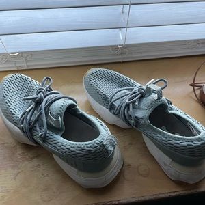 LIKE NEW Sorels! Great condition. Nothing wrong just don’t need anymore.